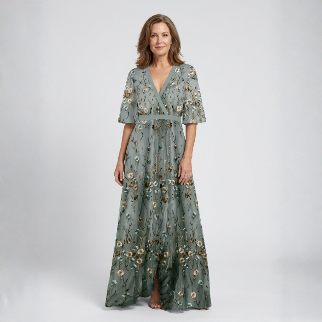 Robe longue fleurie Élodie de Danoir Paris avec col V, tissu vert, élégante et fluide, parfaite pour une tenue estivale.