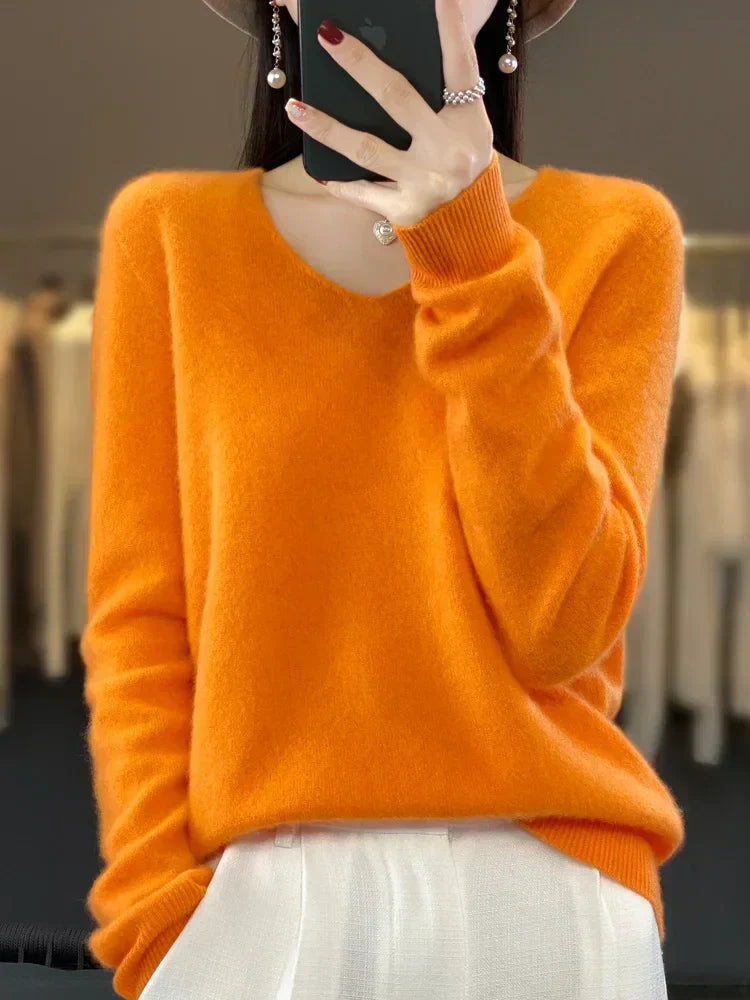 Pull en cachemire vert Inès de Danoir Paris, élégant et doux, porté sur un mannequin.