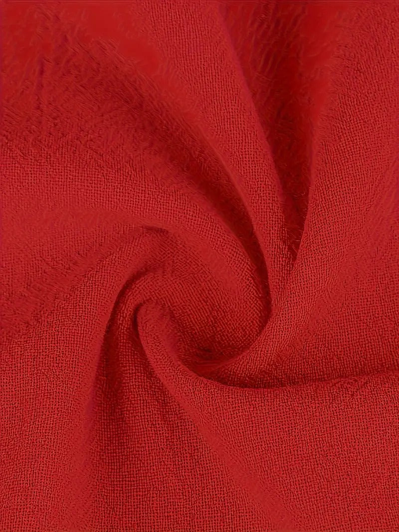Robe douce et élégante Jeane de Danoir Paris en tissu vert, portée sur mannequin, détails de coupe et finition sophistiquée.