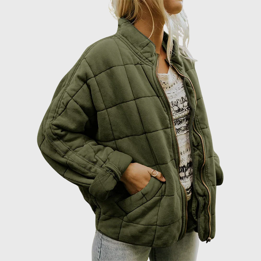 Veste matelassée vert Danoir Paris Josiane au look oversized élégant, vue de face, détails du tissu et style moderne.