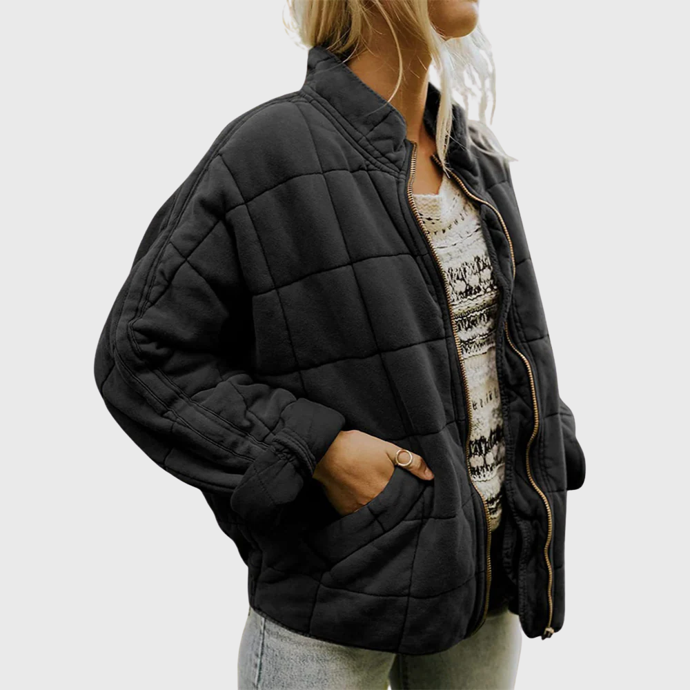 Veste matelassée élégante Danoir Paris Josiane, look oversized, couleur vert, détail chic et moderne, mode hiver.