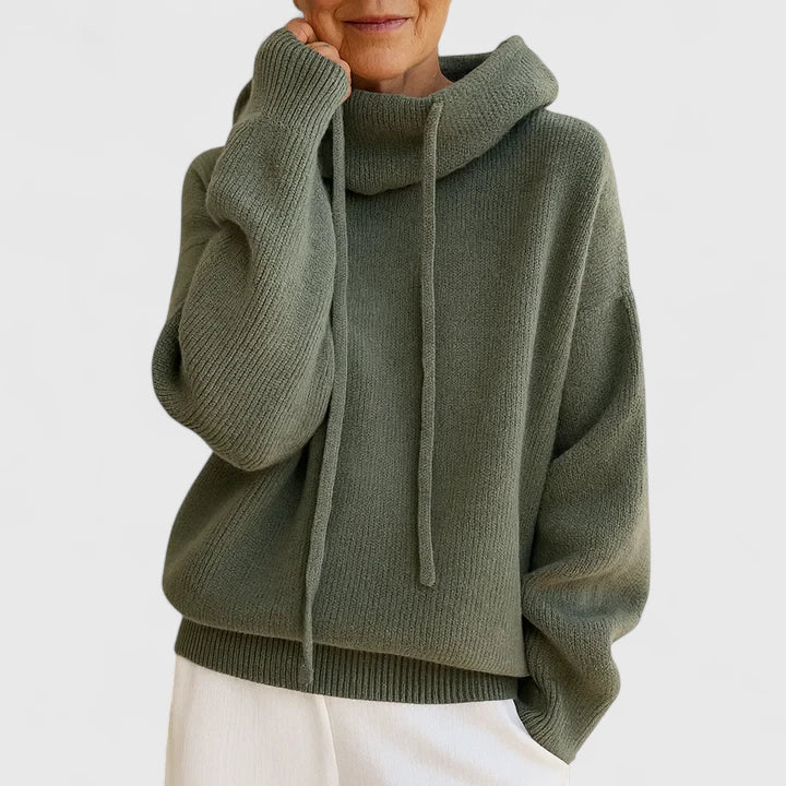 Sweat à capuche vert Danoir Paris Marie, confortable, en coton doux, porté par un mannequin, style décontracté.