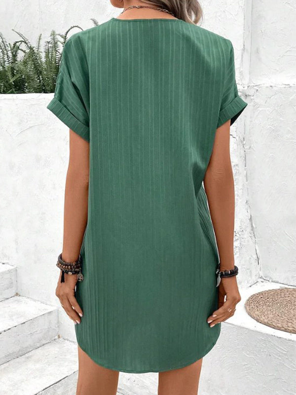 Robe d'été verte Danoir Paris Milly, confortable et décontractée, portée sur un mannequin en image.