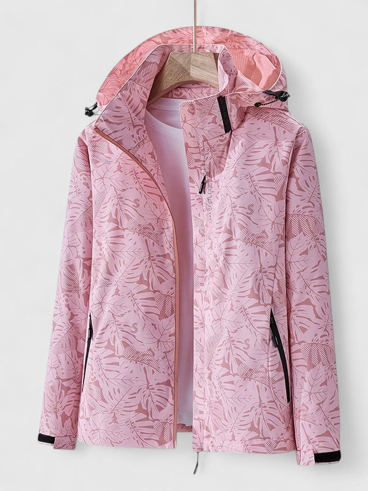 Veste élégante verte Danoir Paris Thanyelle en tissu léger, style sophistiqué et coupe moderne, vue de face.