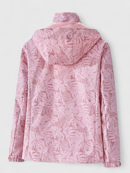 Veste élégante Danoir Paris Thanyelle en vert, vue de face, tissu sophistiqué, finition soignée, style chic et moderne.