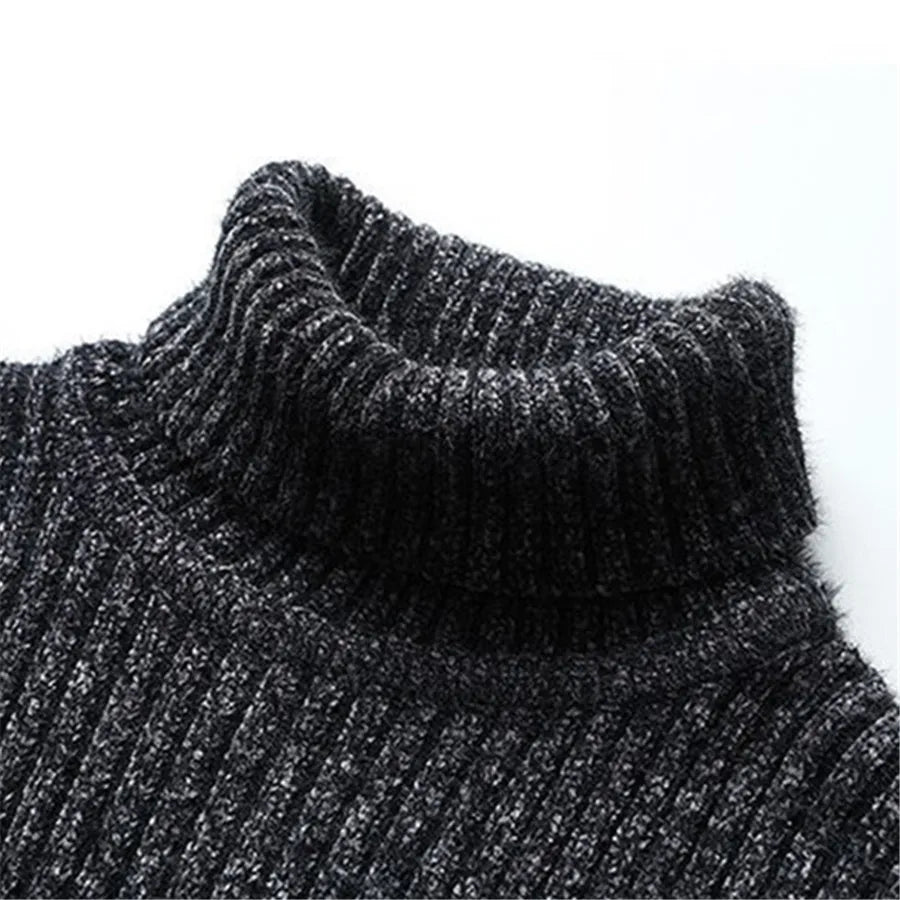 Pull col roulé pour homme Danoir Paris en vert, coupe ajustée et tissu doux, parfait pour un style élégant et confortable.