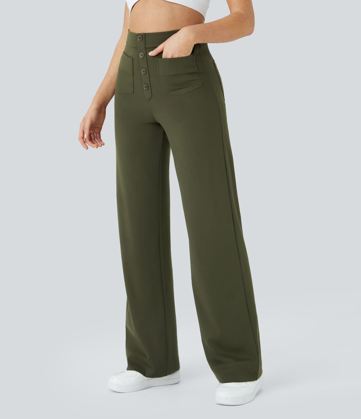 Pantalons élastiques Jade de Danoir Paris en vert, confortables et ajustés, vus en gros plan sur fond neutre.