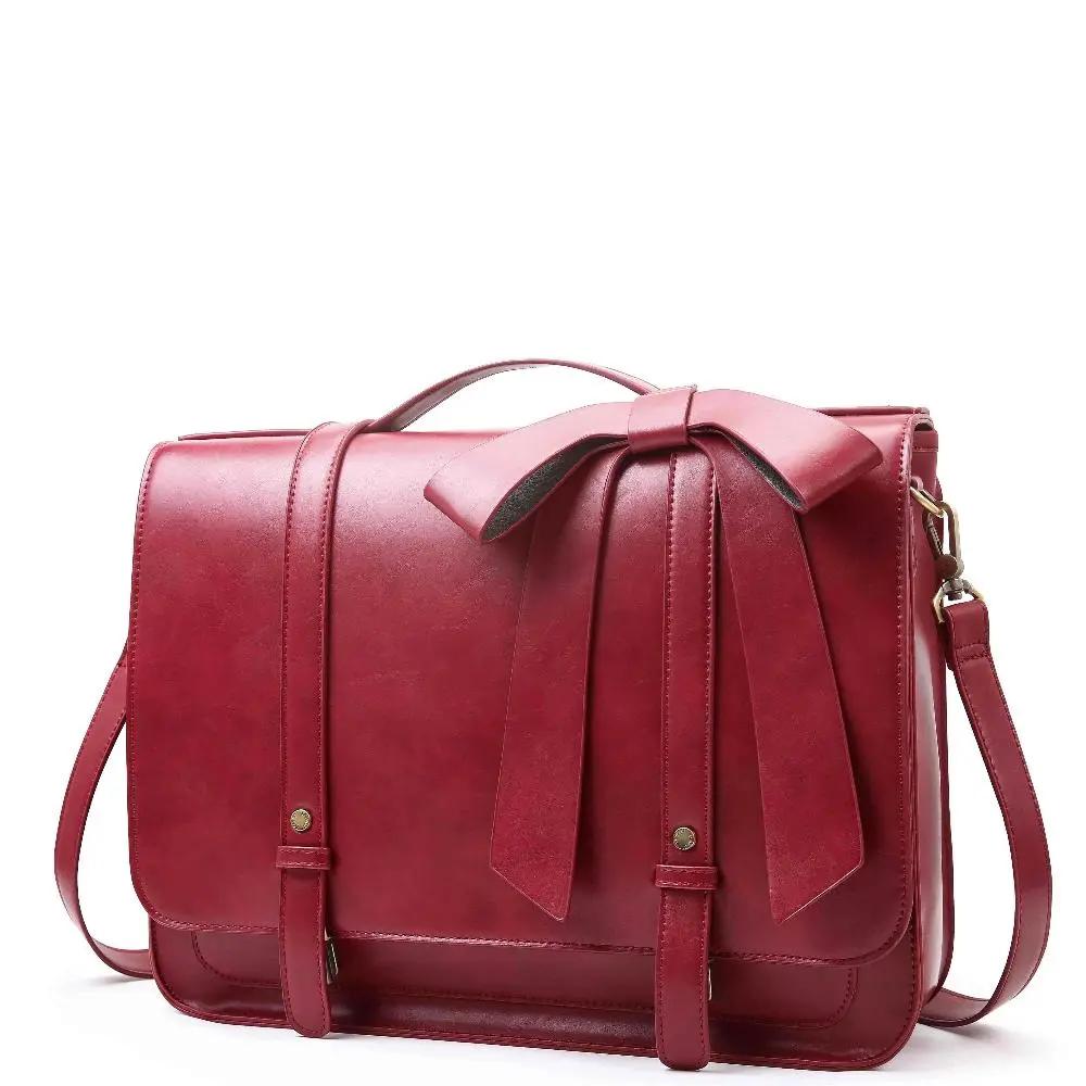 Sac rétro twist Knoten de Danoir Paris en bleu-rose, en velours avec poignée en chaîne et design vintage élégant.