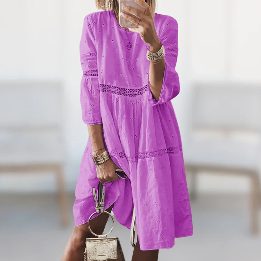 Robe élégante brodée Helmi par Danoir Paris en violet, détail de la broderie fine sur tissu fluide.