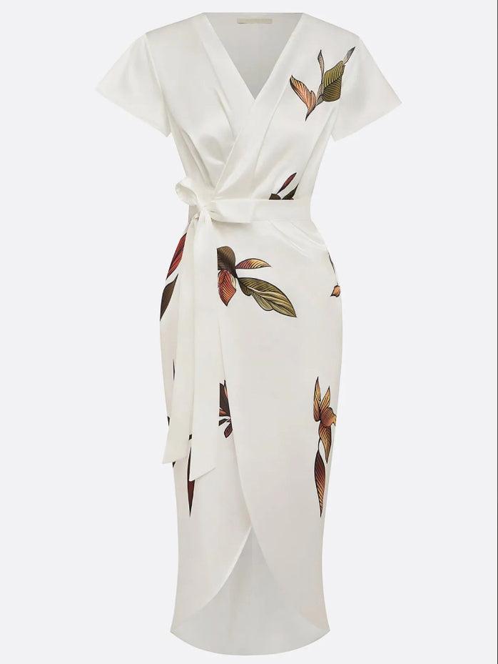 Robe portefeuille élégante Harper™ blanche de Danoir Paris, tissu fluide et coupe sophistiquée, vue de face.