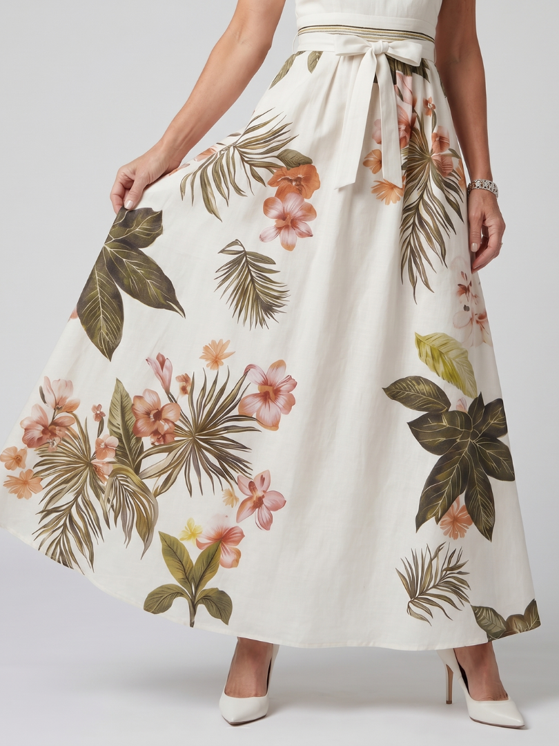 Robe maxi Danoir Paris Meadow à panneaux botaniques blanches avec dos nageur et détail drapé, style élégant et fluide.