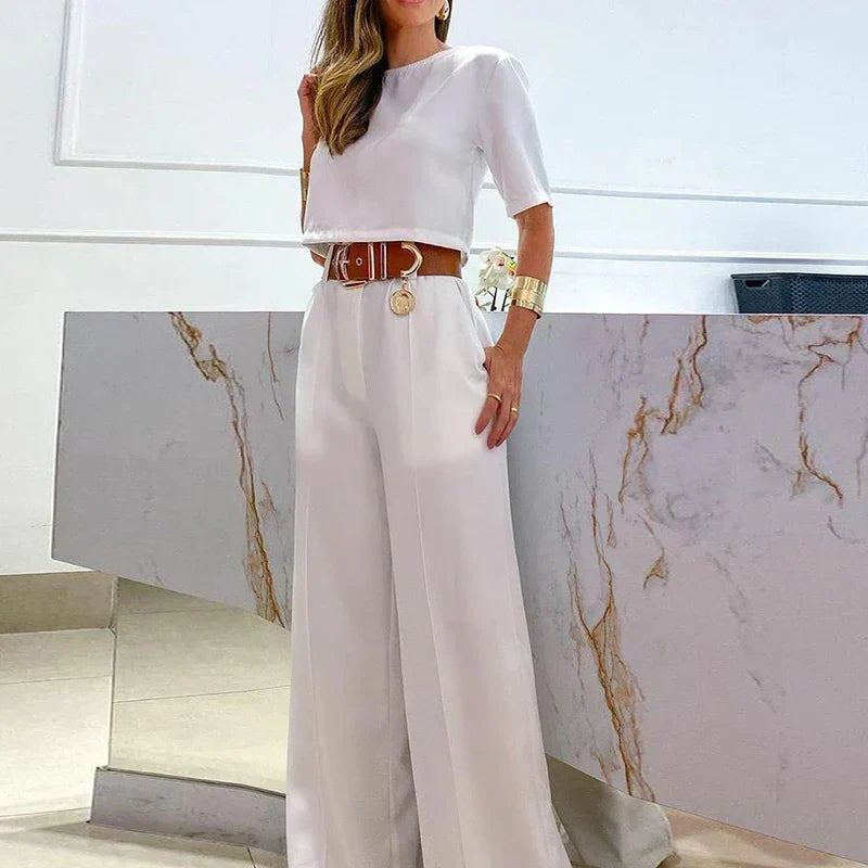 Ensemble décontracté pour femmes Capucine de Danoir Paris, vêtements toutes saisons en blanc, style élégant et confortable.