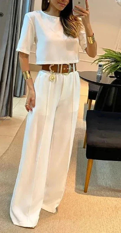 Ensemble décontracté blanc pour femmes Capucine de Danoir Paris, costume élégant pour toutes saisons, vue de l'ensemble complet.