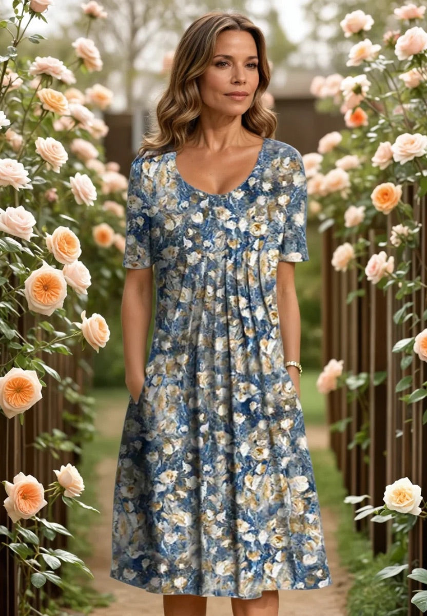 Robe midi élégante Celeste pour femmes de Danoir Paris, en tissu léger blanc à fleurs multicolores.
