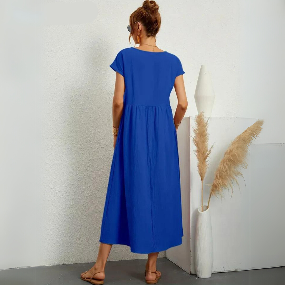 Robe midi décontractée en coton blanche pour femmes, marque Danoir Paris, portée sur un mannequin.
