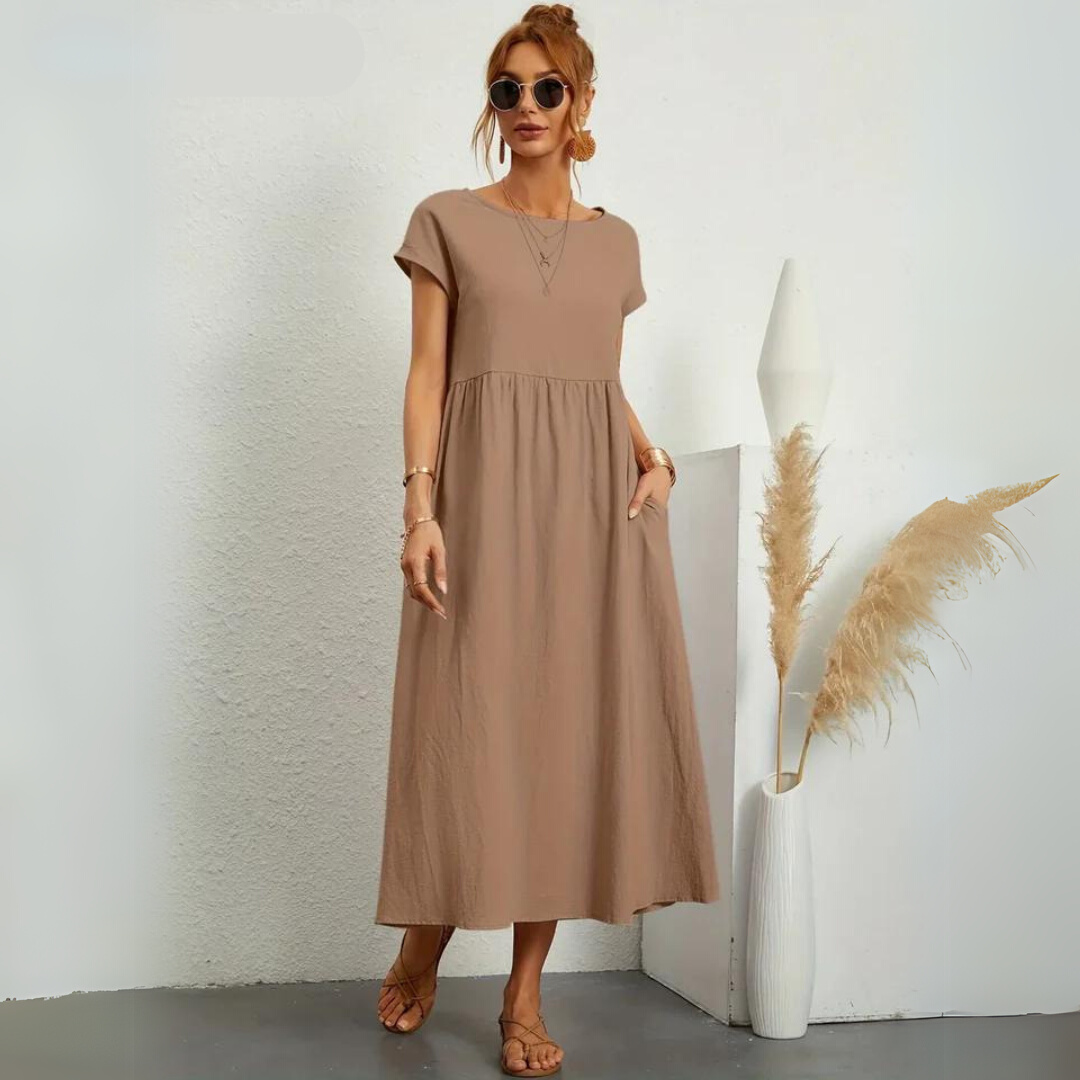 Robe midi décontractée en coton blanche pour femmes de la marque Danoir Paris, style confortable et élégant.