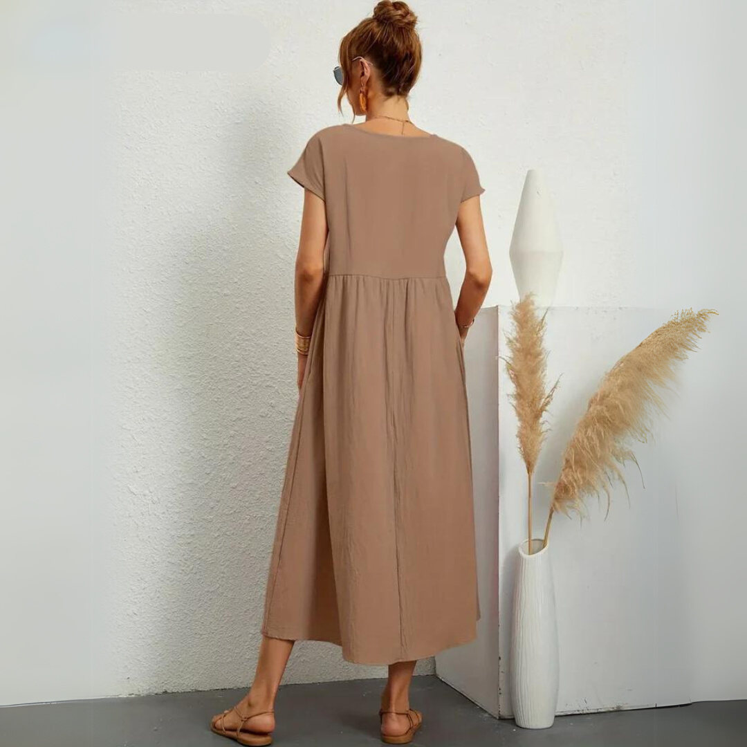 Robe midi décontractée en coton blanche Isla de Danoir Paris, vêtement pour femmes, silhouette simple et élégante.
