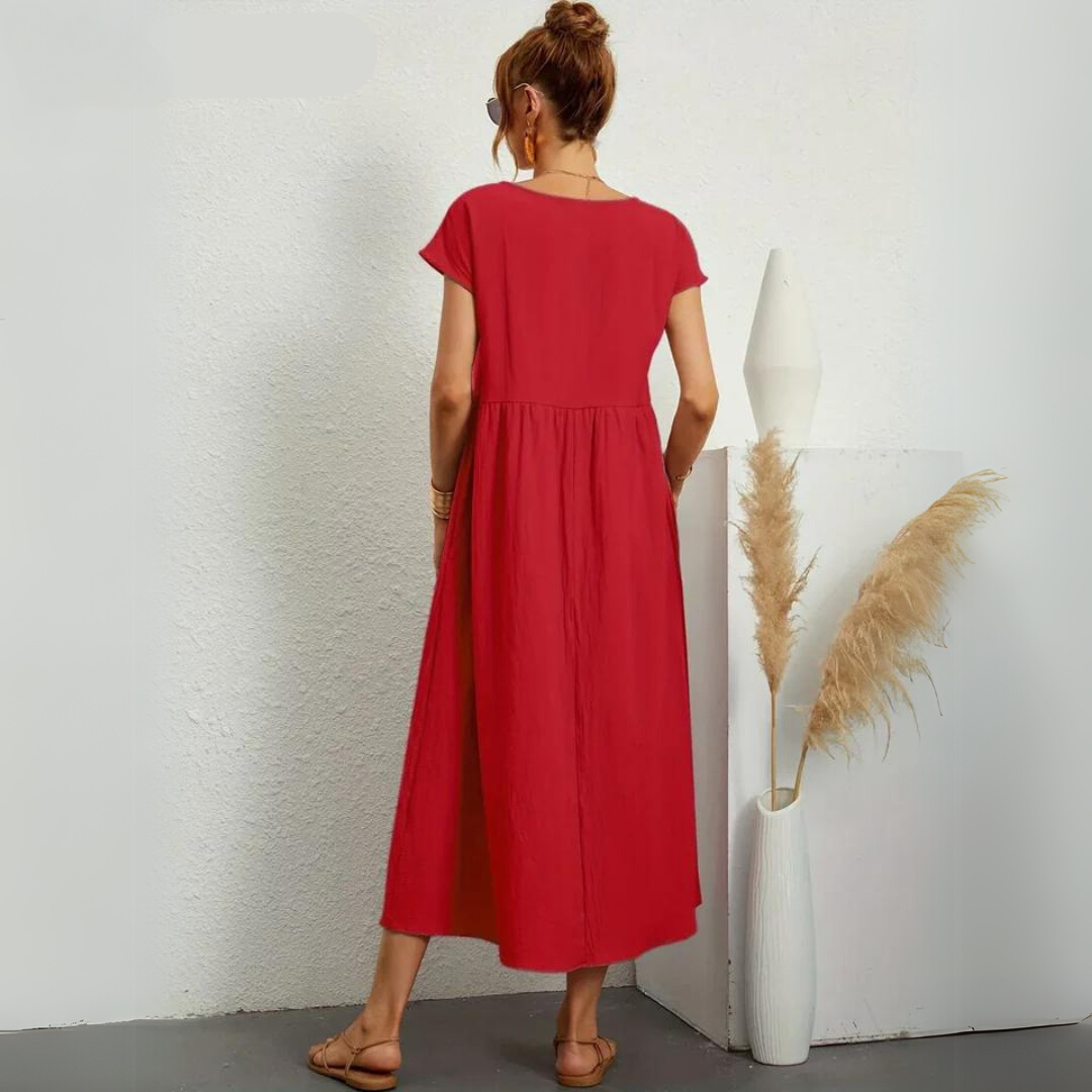 Robe midi décontractée en coton blanche pour femmes de la marque Danoir Paris, vue de face, avec col simple et manches courtes.