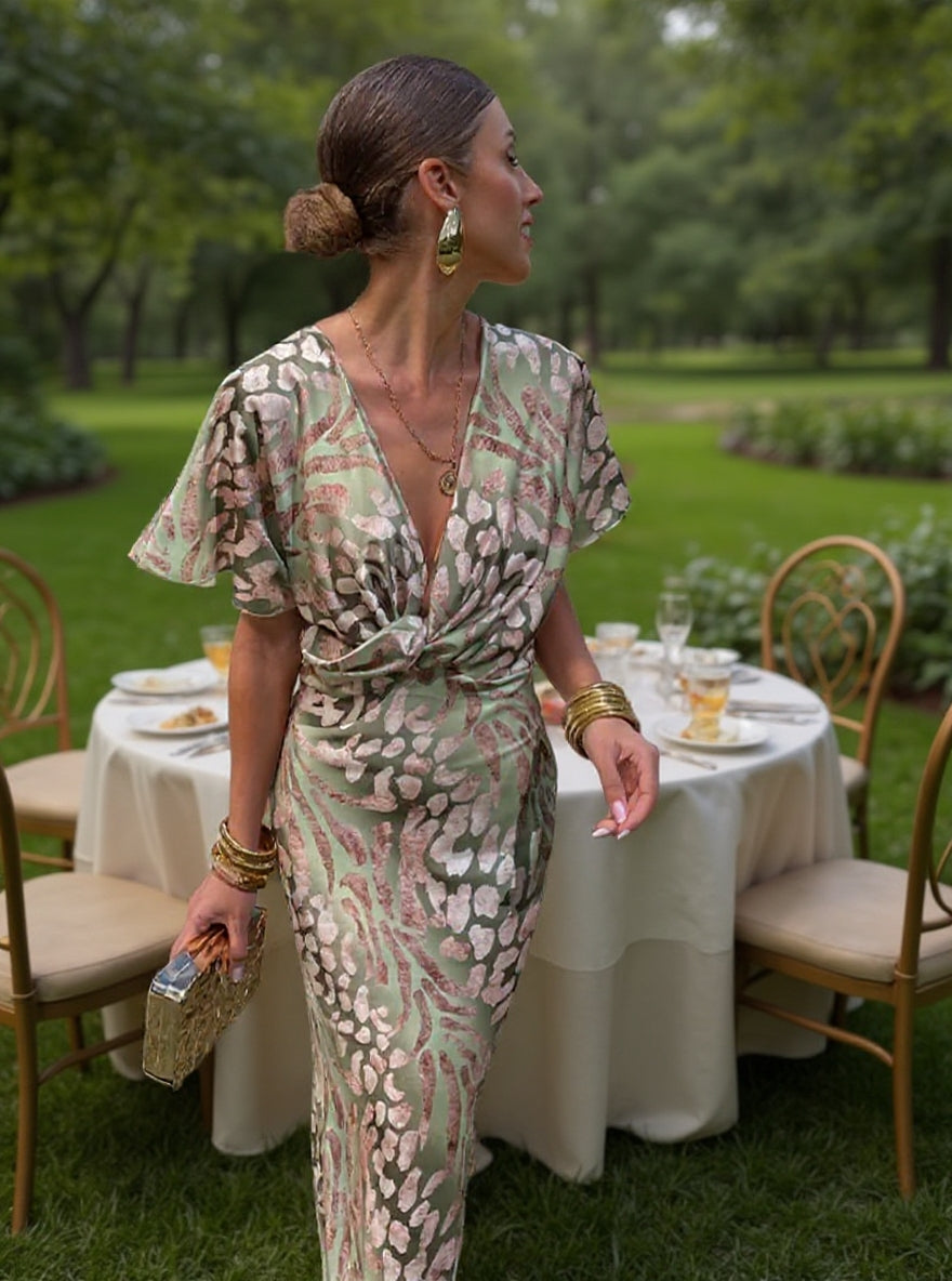Robe midi pour femmes Emmeline™ en cuivre de Danoir Paris, longueur mi-mollet, tissu fluide et design élégant.