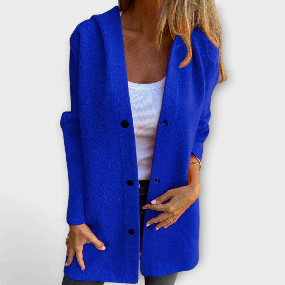 Veste élégante pour femmes Danoir Paris Rhyvian en gris, style chic et moderne, vue de face sur mannequin.