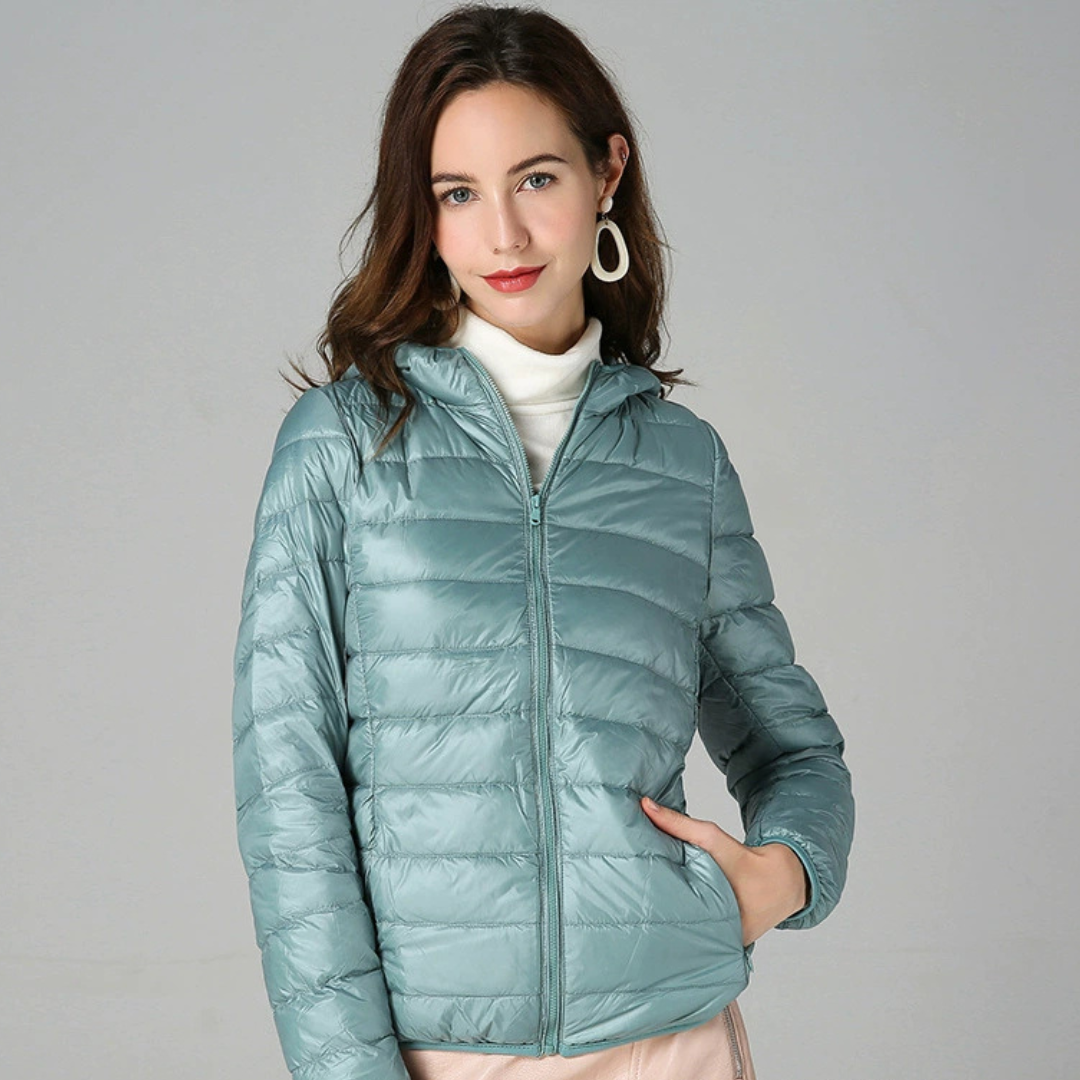 Doudoune pour femme Danoir Paris Peka, veste vert menthe avec capuche, matériau chaud et élégant pour l'hiver.