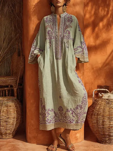 Robe brodée souple pour femmes Jasmine de Danoir Paris, en tissu vert léger avec détails brodés élégants.