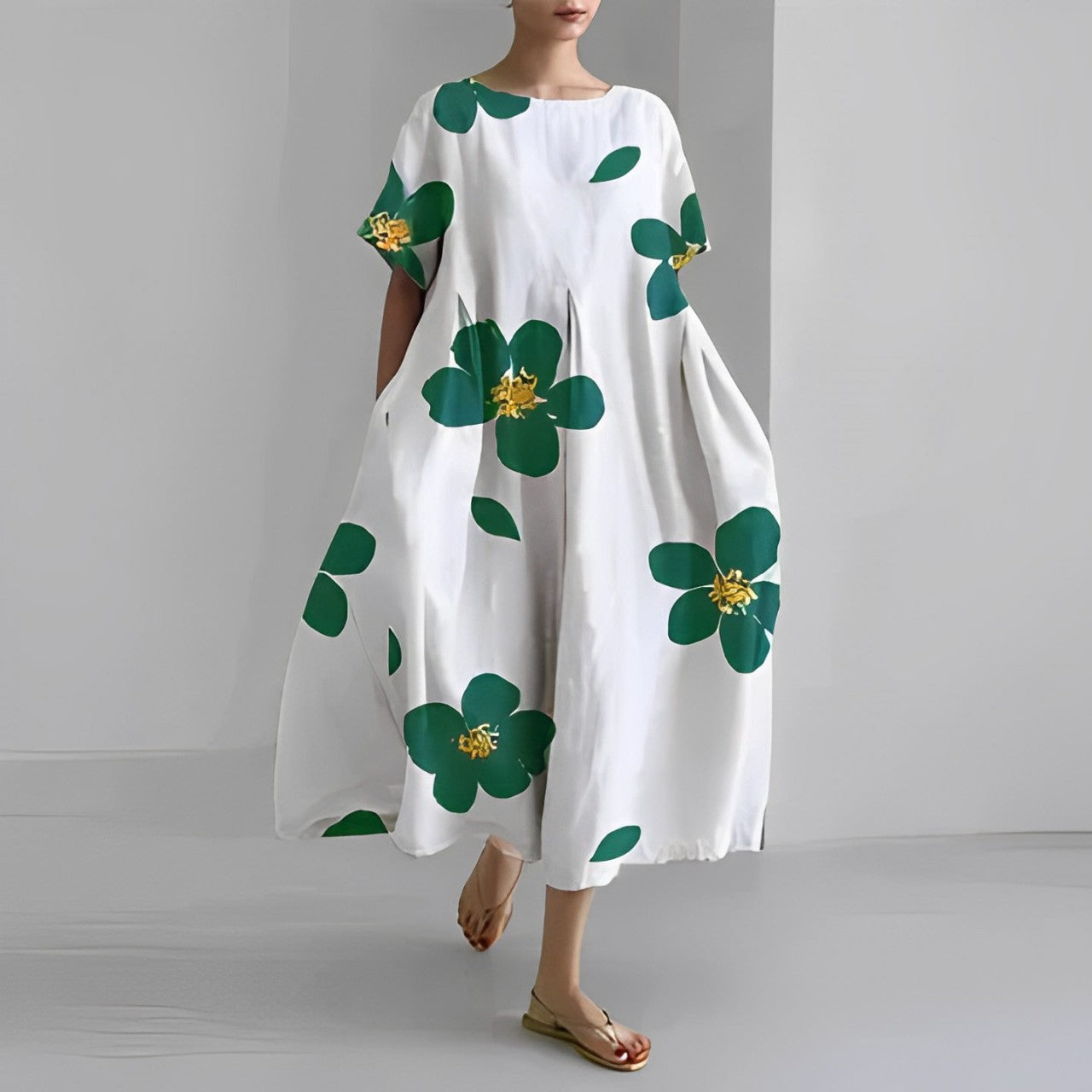 Robe bohème élégante Amelia de Danoir Paris, tissu fluide et détails sophistiqués, vue de face sur mannequin.