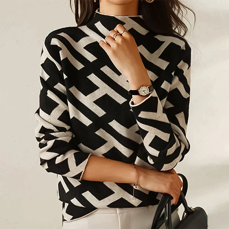 Pull doux et élégant Eloise de Danoir Paris, en laine fine, porté avec col en V et manches longues dans un style chic.