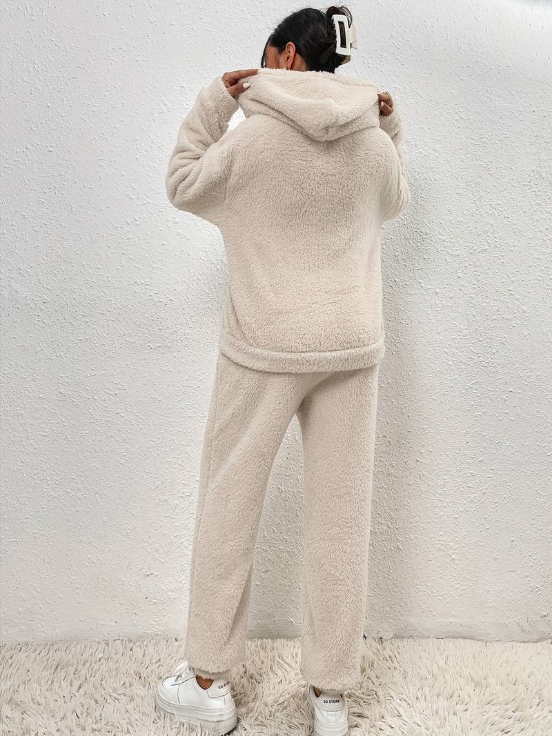 Ensemble douillet et confortable Justine de Danoir Paris, pyjama en coton avec motifs floraux et manches longues.
