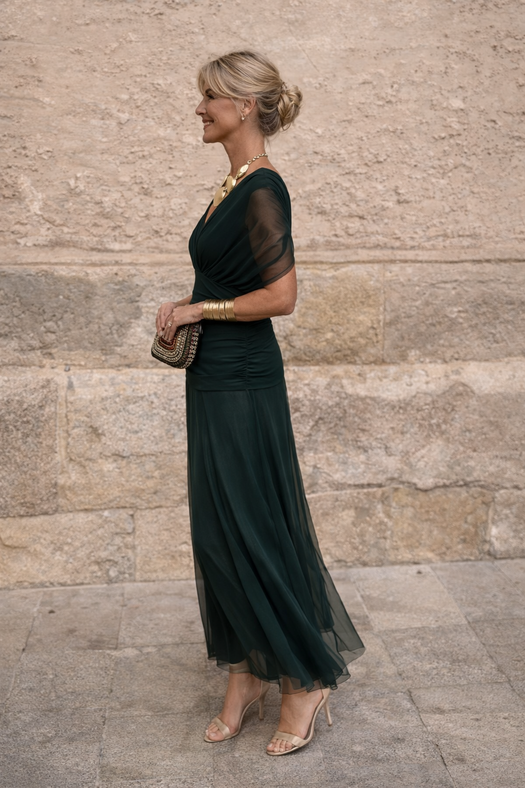 Robe longue maxi Danoir Paris MARELLA en tissu vert bouteille, détails élégants et coupe fluide visible sur l’image.
