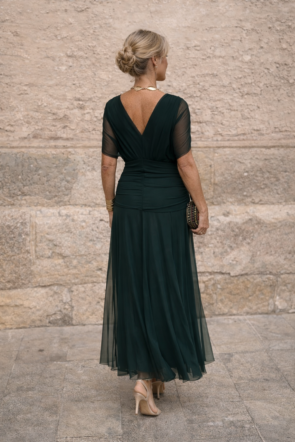 Robe maxi MARELLA Danoir Paris en tissu vert bouteille avec détail élégant et coupe fluide, vue de face.