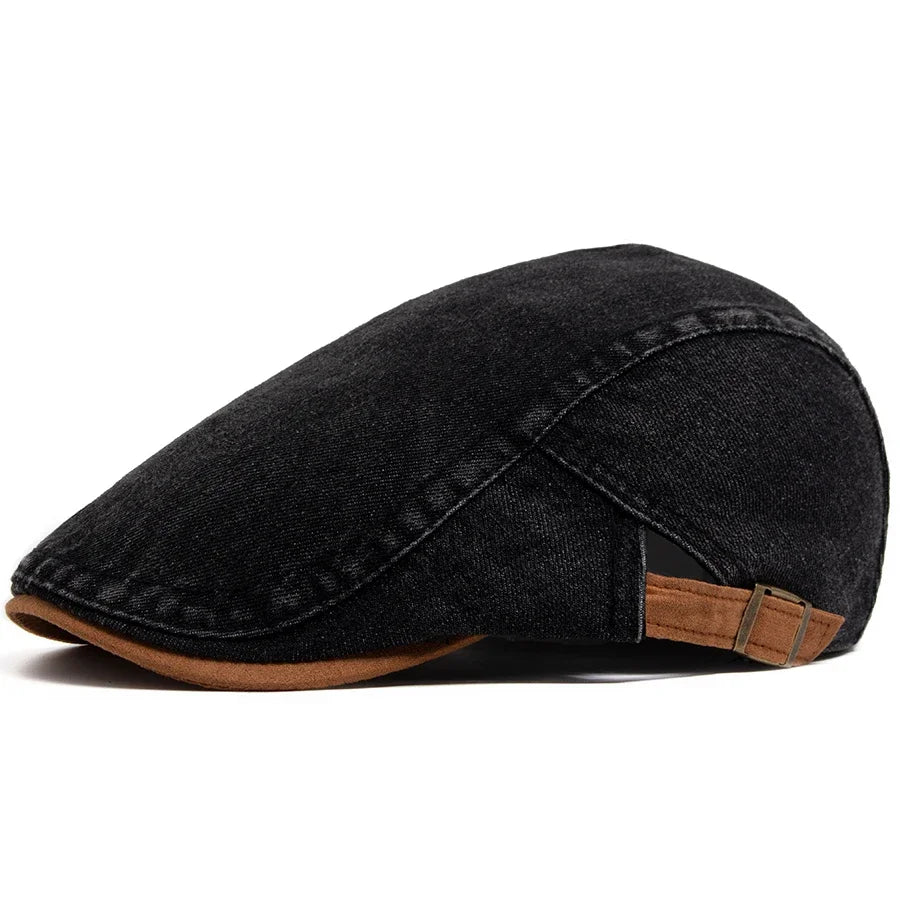 Casquette plate en denim noir Bloom™ Danoir Paris, style intemporel et confort quotidien, vue de face avec logo brodé.