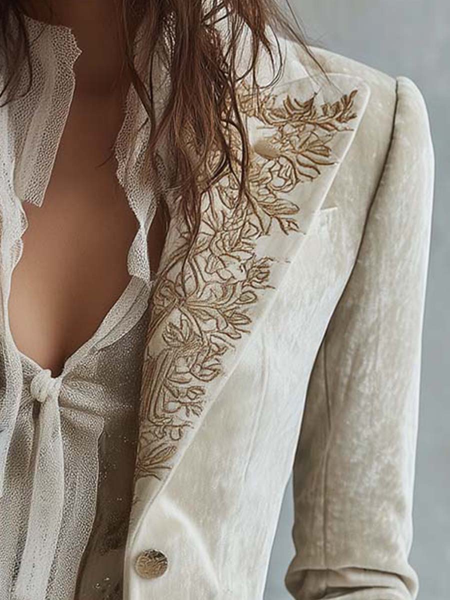 Blazer à manches longues Constance de Danoir Paris, blazer ivoire brodé avec coupe élégante et détails raffinés.