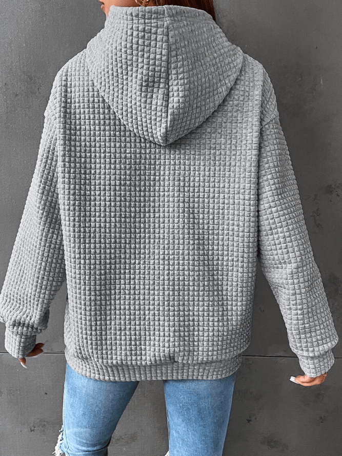 Sweatshirt d'hiver Molly de Danoir Paris, confortable, en tissu doux, couleur gris clair, porté sur mannequin.