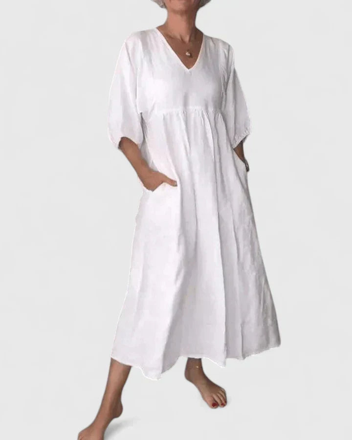 Robe maxi élégante Eliane en lin avec col en V, par Danoir Paris, portée par un mannequin dans une image de mode.