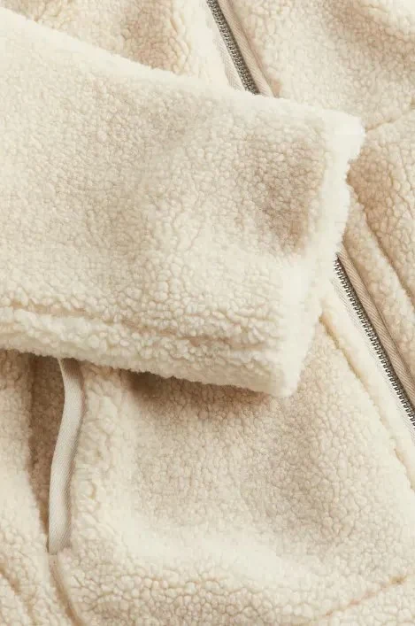 Manteau en Teddy Doux KAJA de Danoir Paris, vue de face, tissu doux et chaud, style cocooning pour l'hiver.