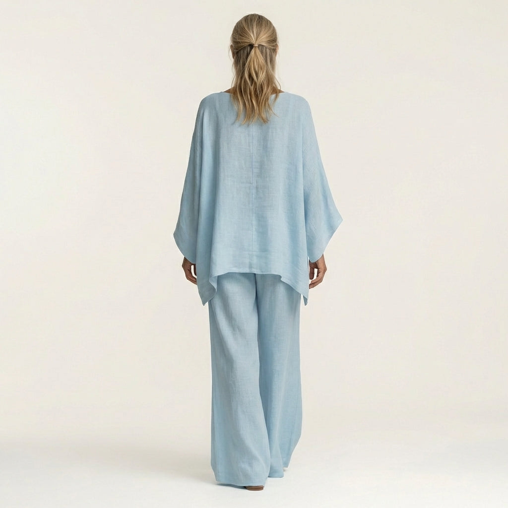 Ensemble bohème Majolie de Danoir Paris, vêtements colorés et fluides, porté par un mannequin.