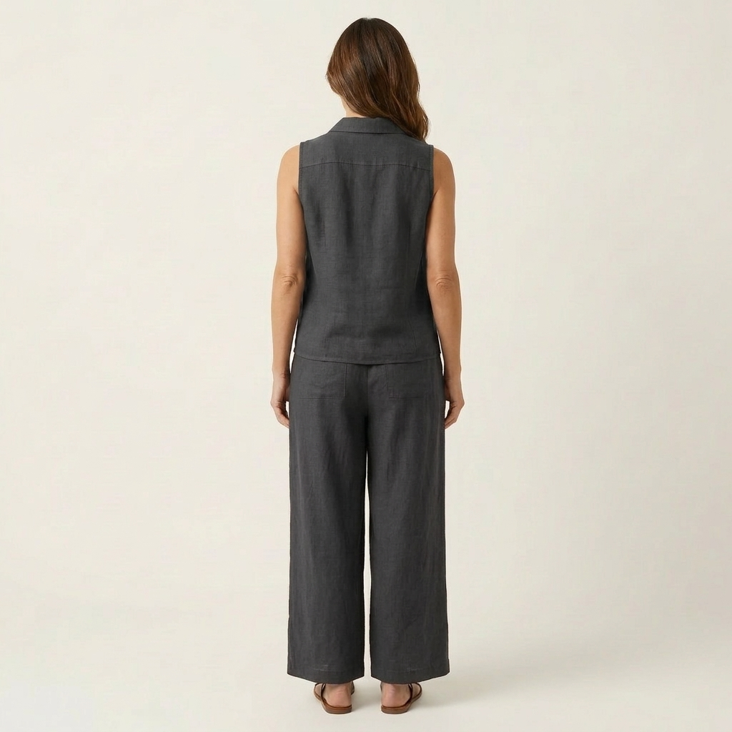 Ensemble Twiila Danoir Paris avec haut croisé et pantalon à jambes larges, en tissu fluide et élégant.