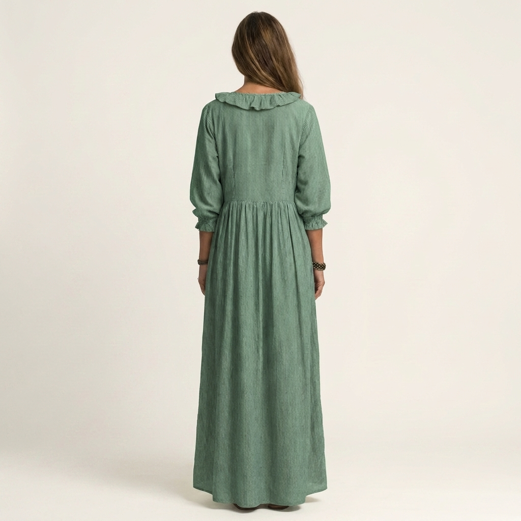Robe maxi rayée Danoir Paris avec volants et décolleté en V, longueur longue, style élégant et féminin.