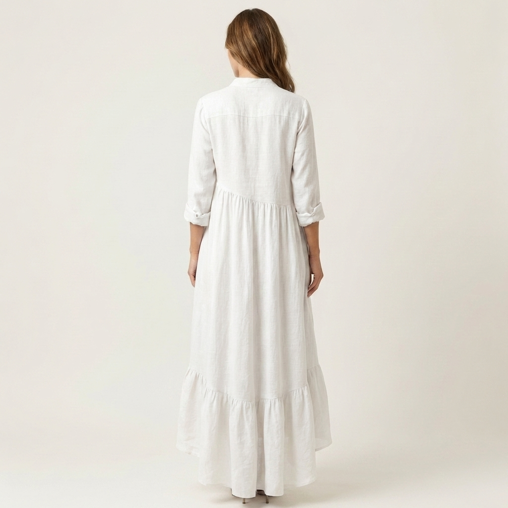 Robe maxi Jilana Danoir Paris avec col montant, boutons, ourlet volant et allure élégante, portée en image.