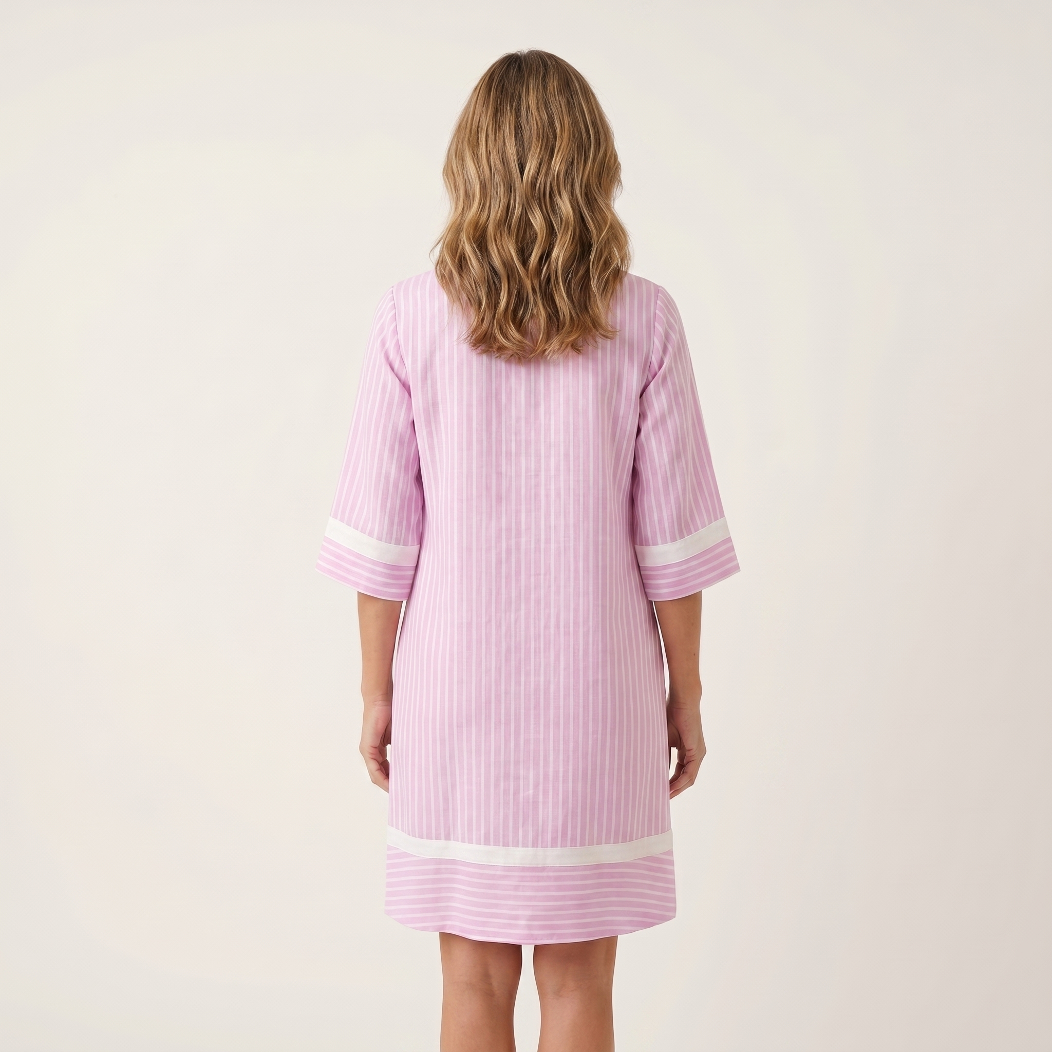 Ensemble T-shirt-robe en coton rayé avec détails contrastés, Danoir Paris, vêtement décontracté pour femmes