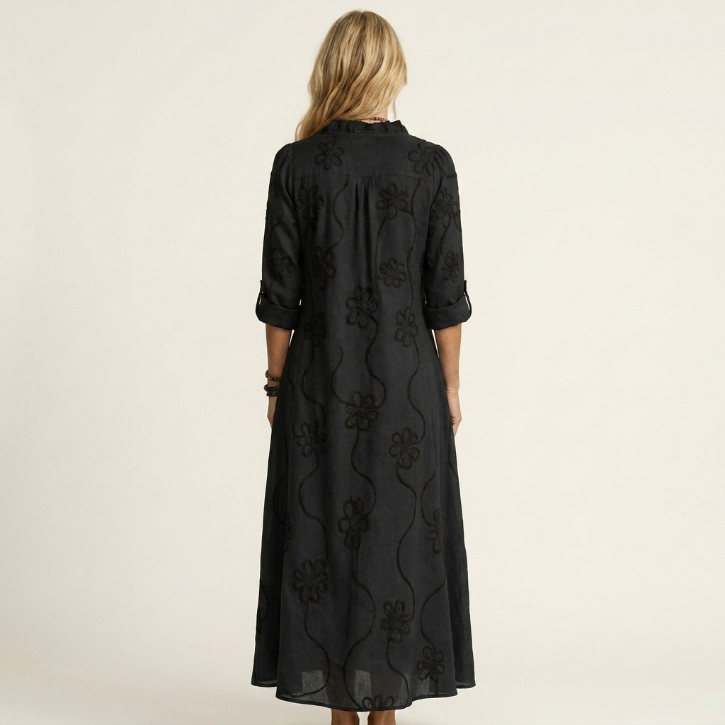 Robe maxi Mariam en coton-lin avec broderie florale ton sur ton, robe d'été élégante de Danoir Paris, vue de face.