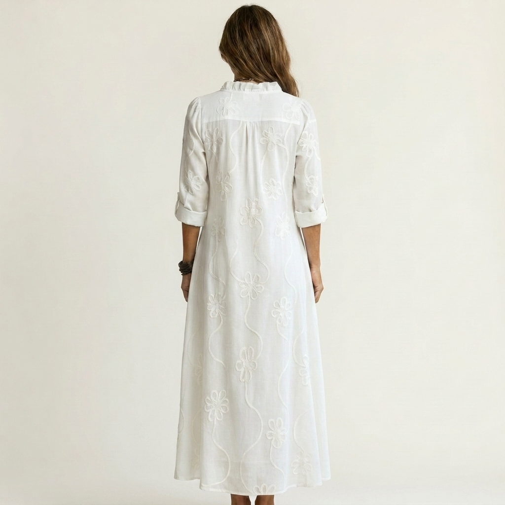 Robe maxi Mariam en coton-lin avec broderie florale ton sur ton, robe d'été élégante de Danoir Paris.