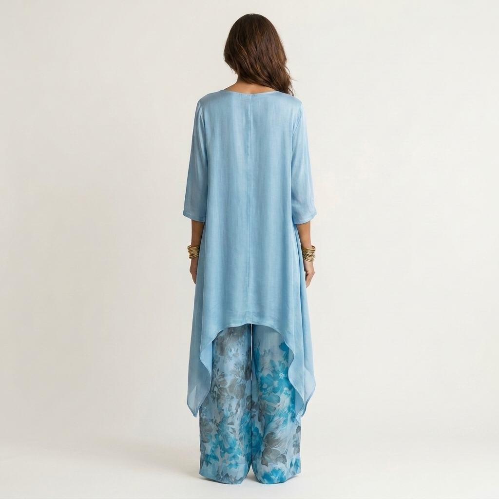 Ensemble en coton et soie Cariola Danoir Paris avec tunique asymétrique, deux pièces, porté sur mannequin.