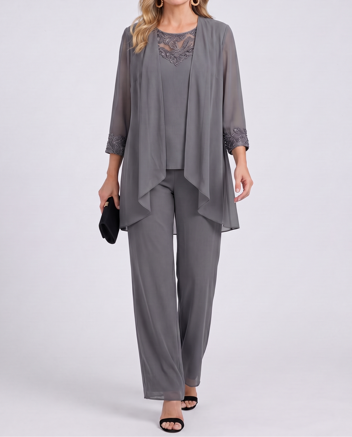 Ensemble de soirée en trois pièces Evelyn de Danoir Paris, fluide, élégant, avec veste, pantalon et top assortis.