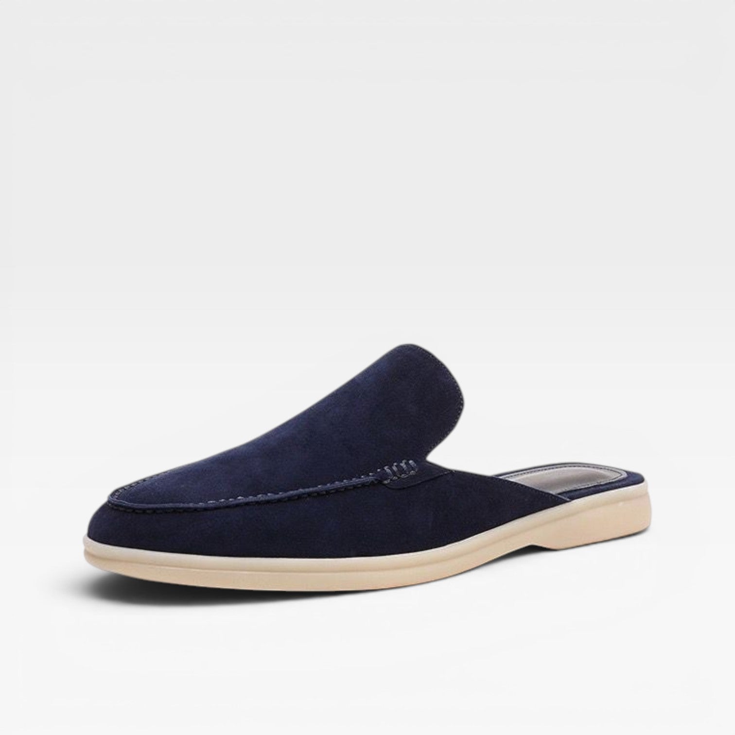 Mules en daim pour hommes Danoir Paris, mocassins décontractés sans talon à enfiler, vue en gros plan.