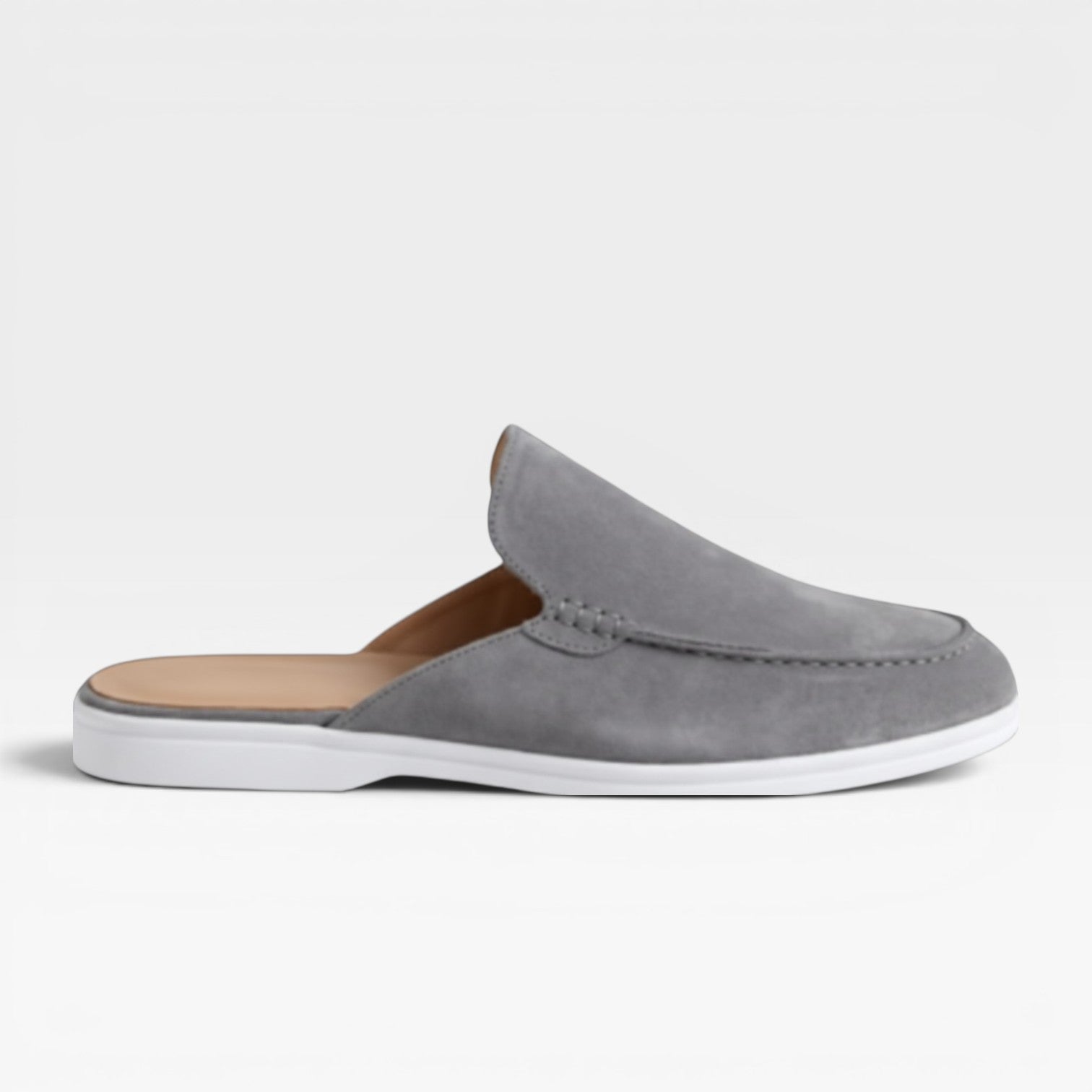 Mules en daim pour hommes Danoir Paris, mocassins décontractés sans talon à enfiler, visibles en image.
