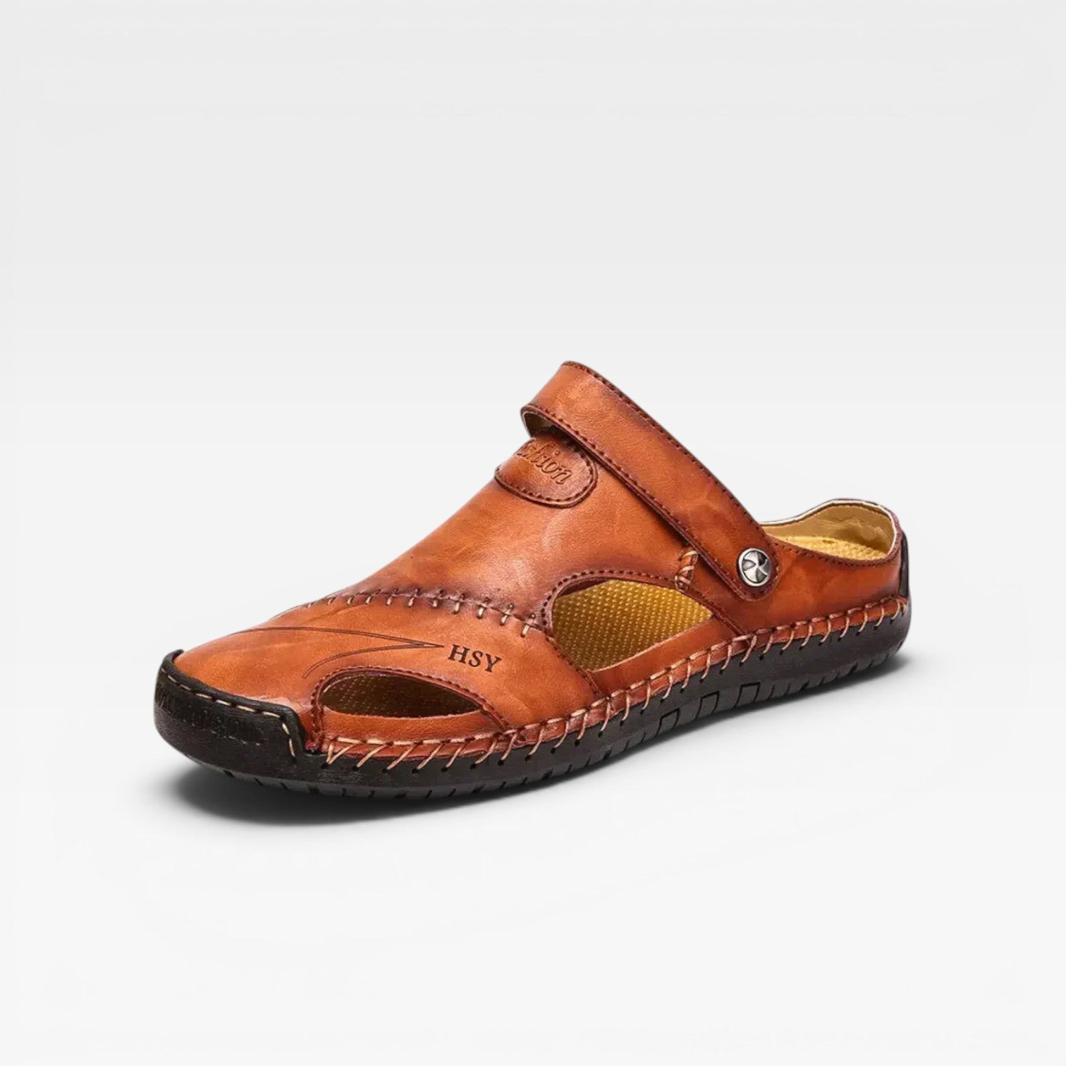 Sandales de pêcheur en cuir pour hommes de Danoir Paris, style classique à bout fermé avec boucle réglable.