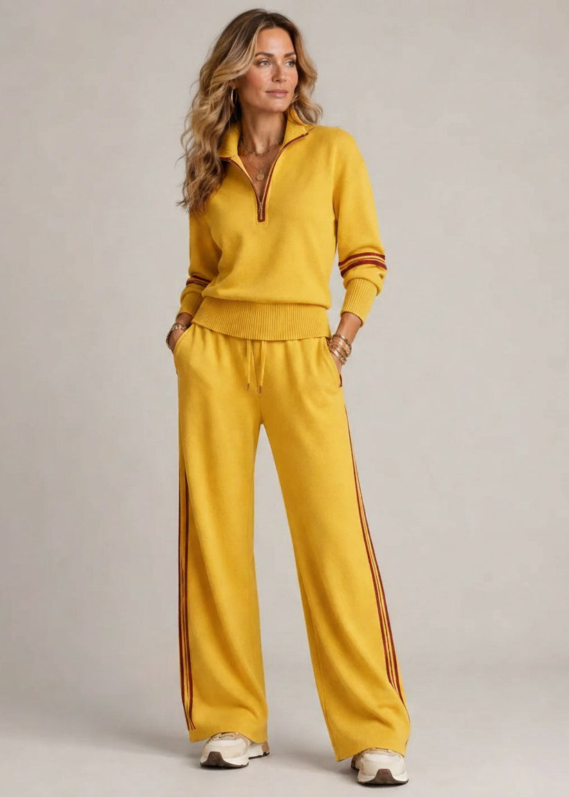 Ensemble Kate™ Danoir Paris avec pull demi-zip safran et pantalon large, vue de face, tissu doux et élégant.