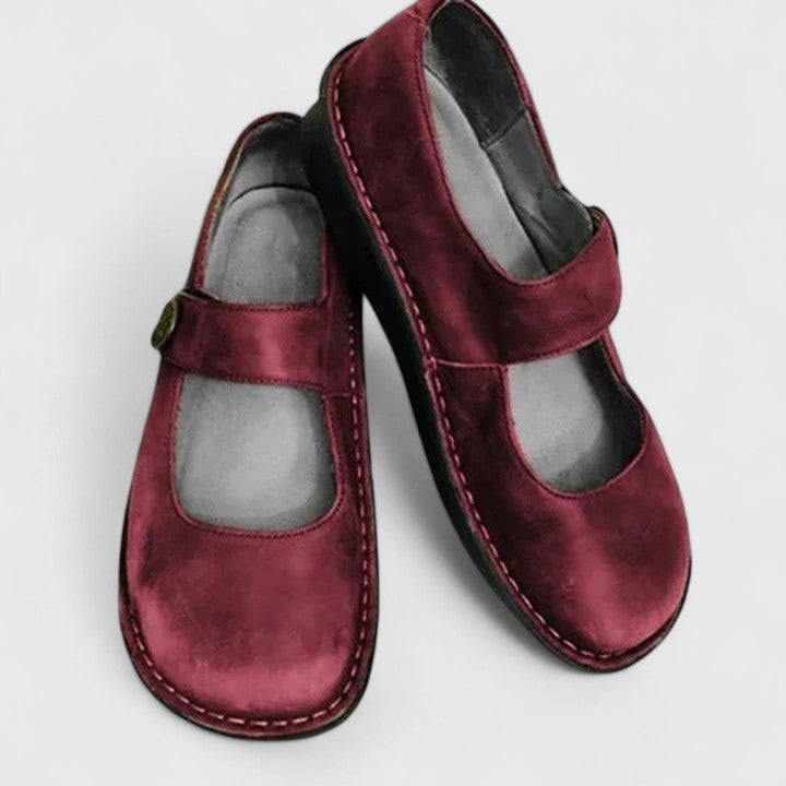 Chaussures Hedwig Mary Jane Danoir Paris, style élégant avec semelle en cuir et boucle décorative, vues de côté.